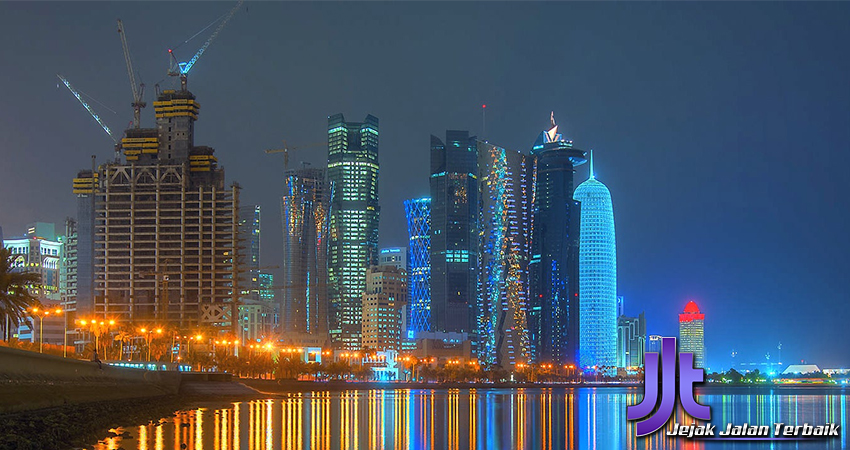 Jalan-jalan Romantis di Malam Hari di Qatar