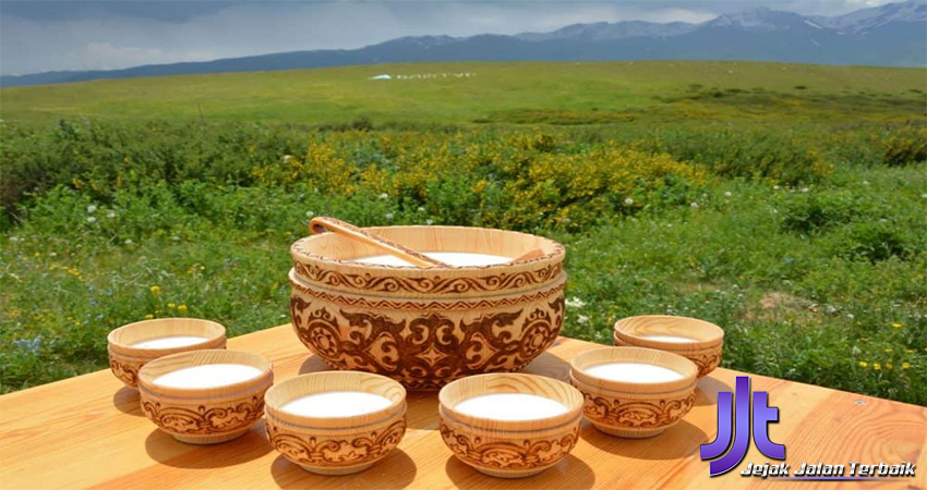 Mencicipi Teh Tradisional di Kirgizstan